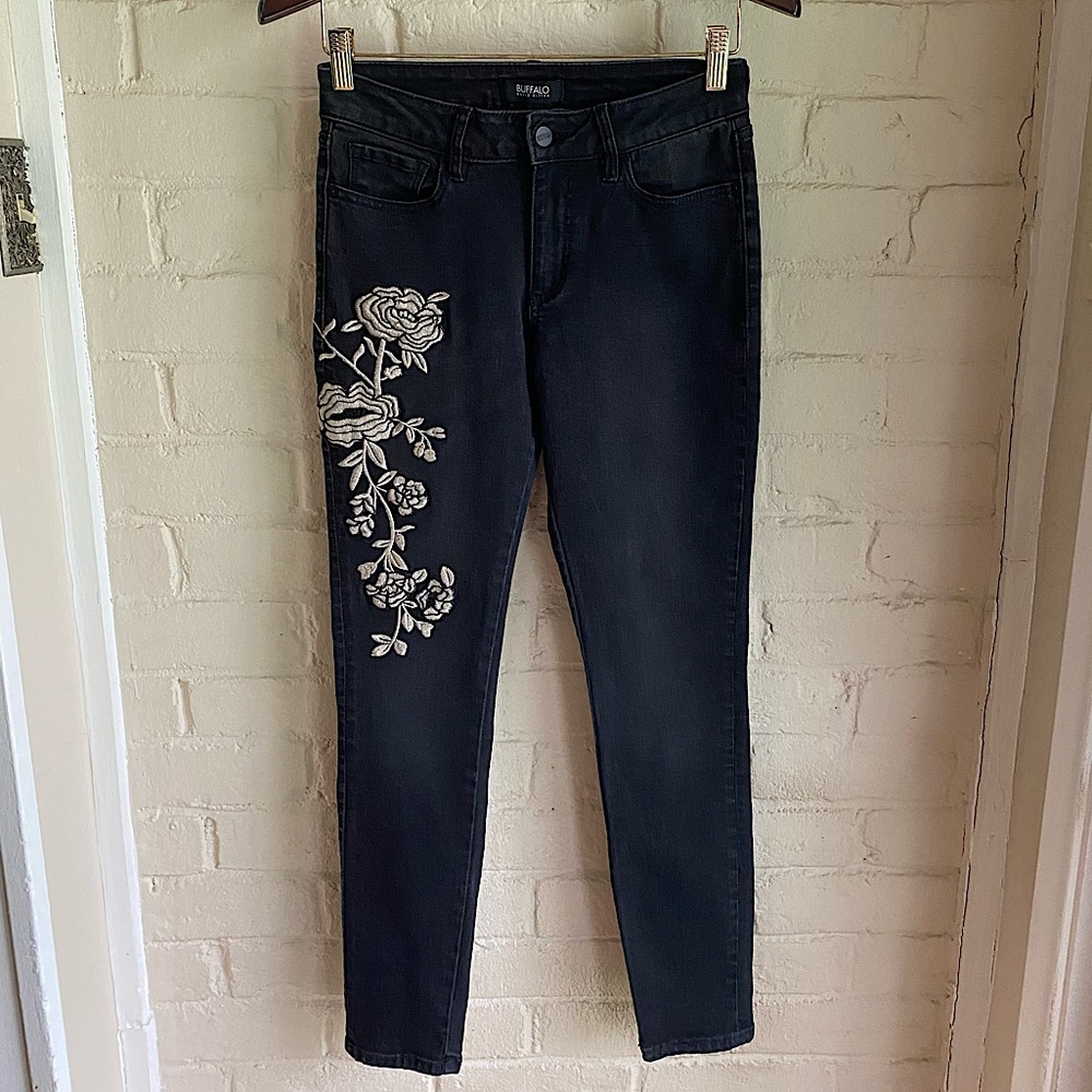 Buffalo David Bitton size 28 black & tan floral embroidered hope skinny jeans
